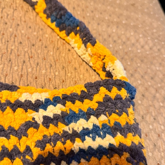 Handmade crochet crossbody bag - Picture 3 of 5